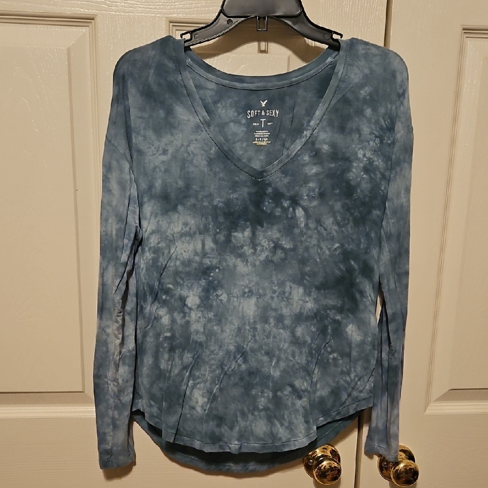 American Eagle Vneck Shirt